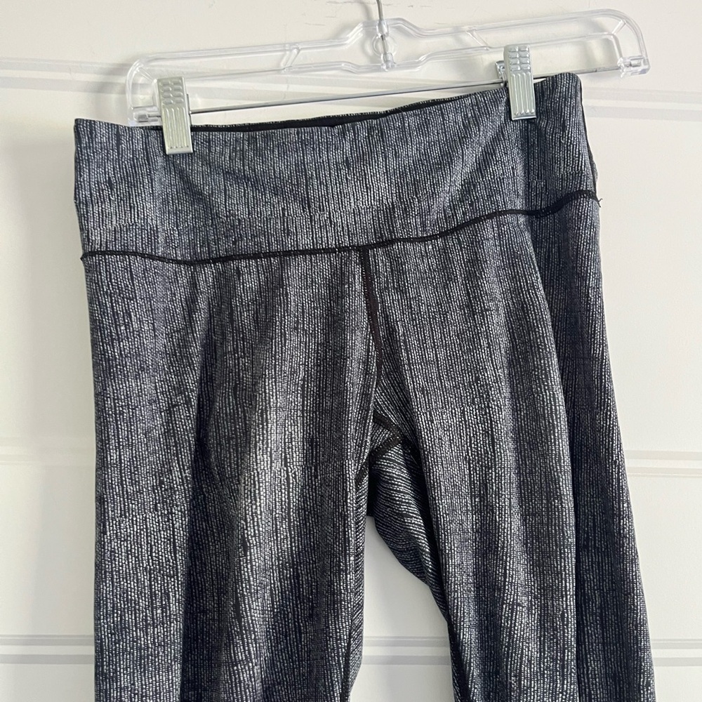 Lululemon Wunder Under Crop *Full-On Luxtreme  SZ 6 - Picture 5 of 7
